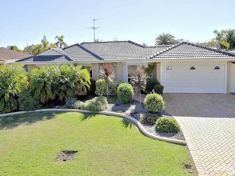 10 Inverness Drive, Meadow Springs WA 6210