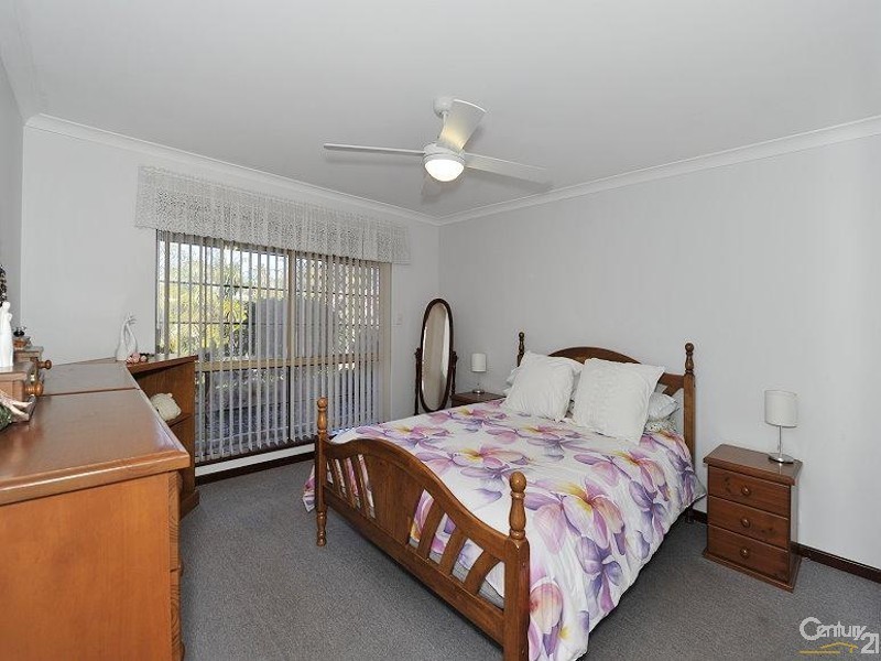 10 Inverness Drive, Meadow Springs WA 6210