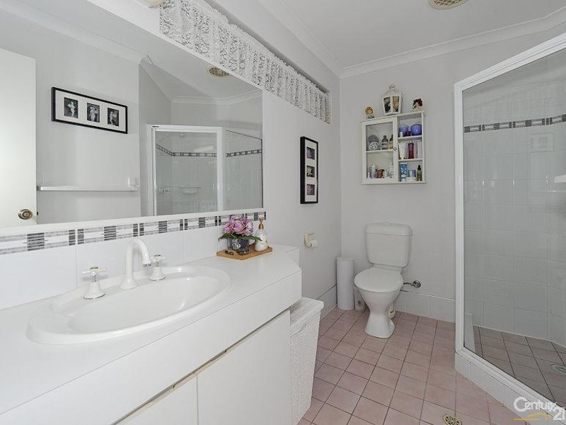 10 Inverness Drive, Meadow Springs WA 6210