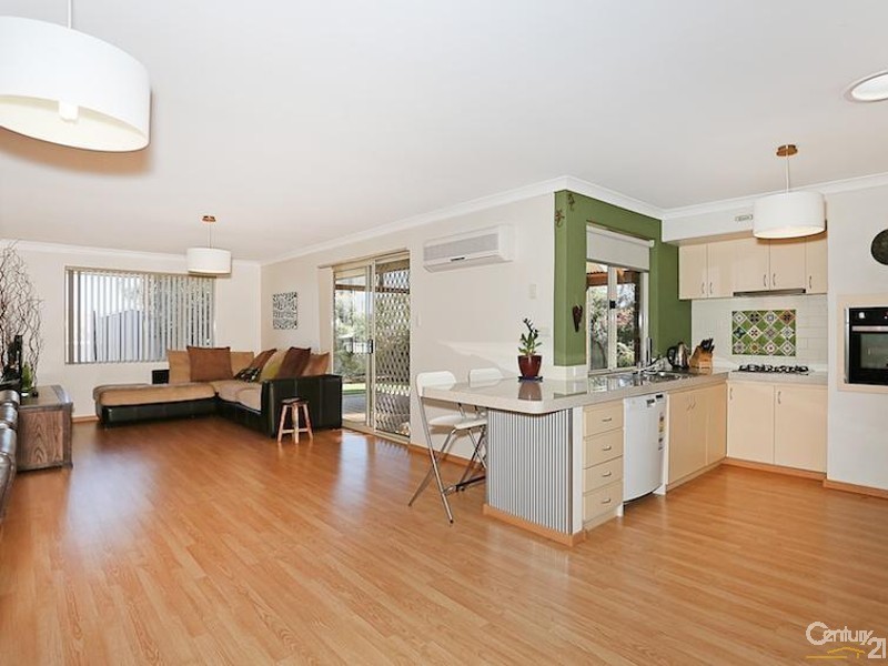 14 Rosebud Place, Halls Head WA 6210