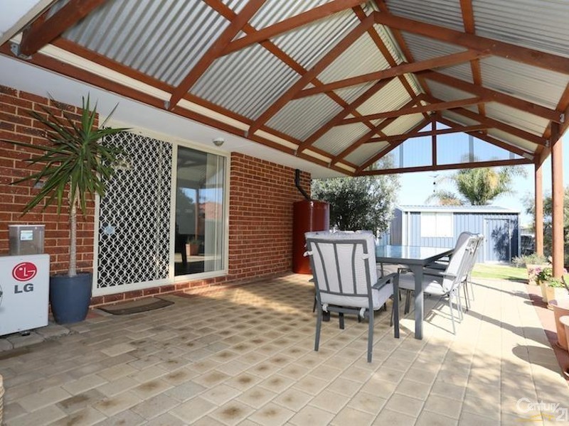 14 Rosebud Place, Halls Head WA 6210