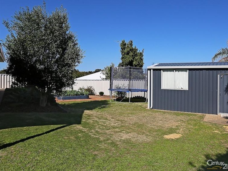 14 Rosebud Place, Halls Head WA 6210