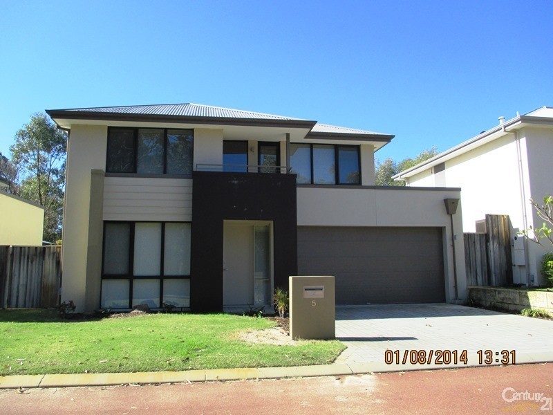5 Oregan Court, Meadow Springs WA 6210