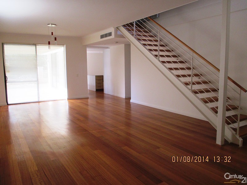 5 Oregan Court, Meadow Springs WA 6210