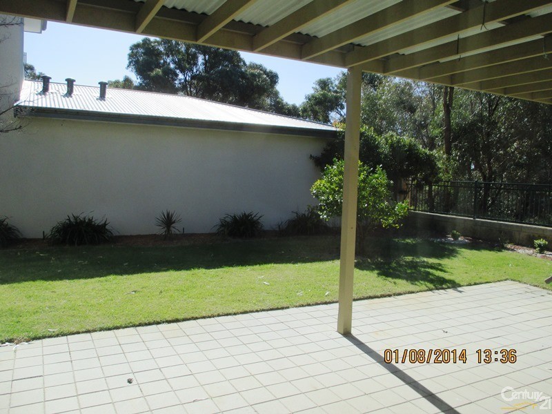 5 Oregan Court, Meadow Springs WA 6210