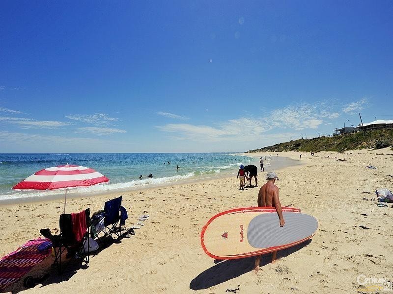 25b Valley Road, Halls Head WA 6210