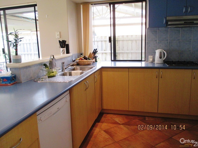 210 Peelwood Parade, Halls Head WA 6210