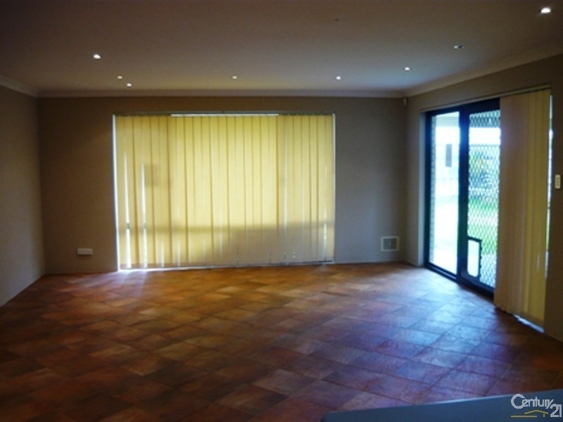 210 Peelwood Parade, Halls Head WA 6210