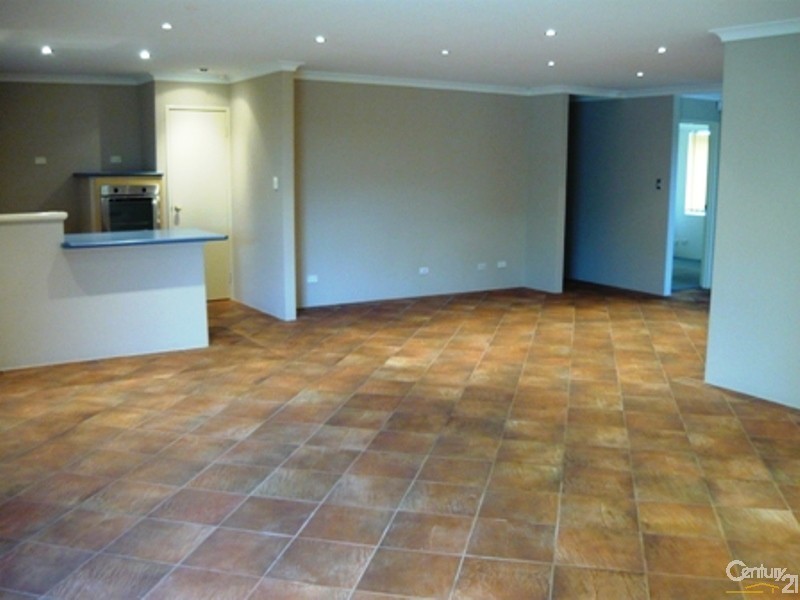 210 Peelwood Parade, Halls Head WA 6210