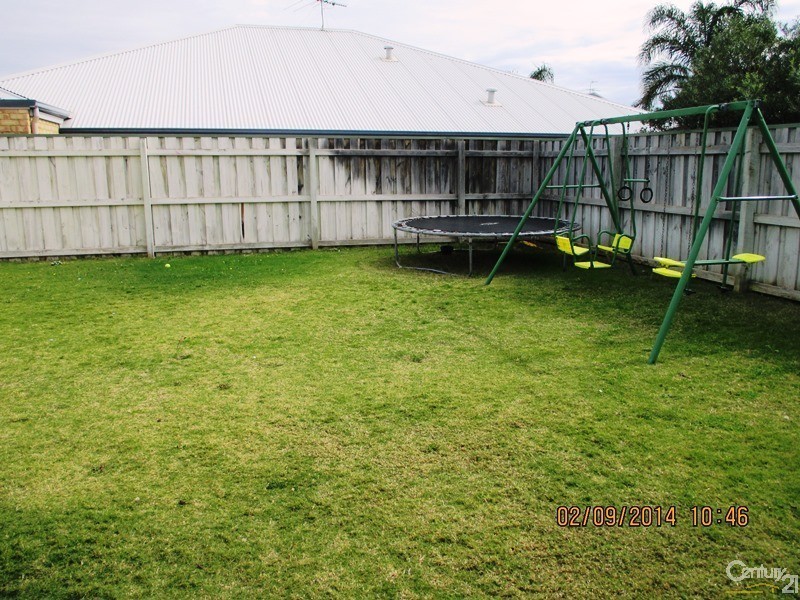 210 Peelwood Parade, Halls Head WA 6210