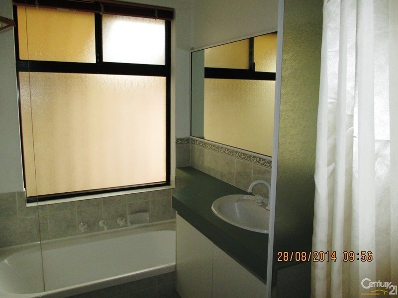 2 Kangaroo Paw Drive, Greenfields WA 6210