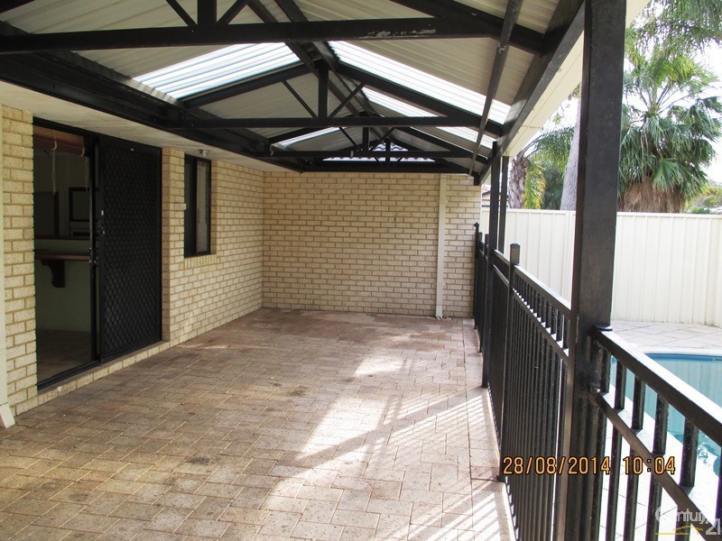 2 Kangaroo Paw Drive, Greenfields WA 6210