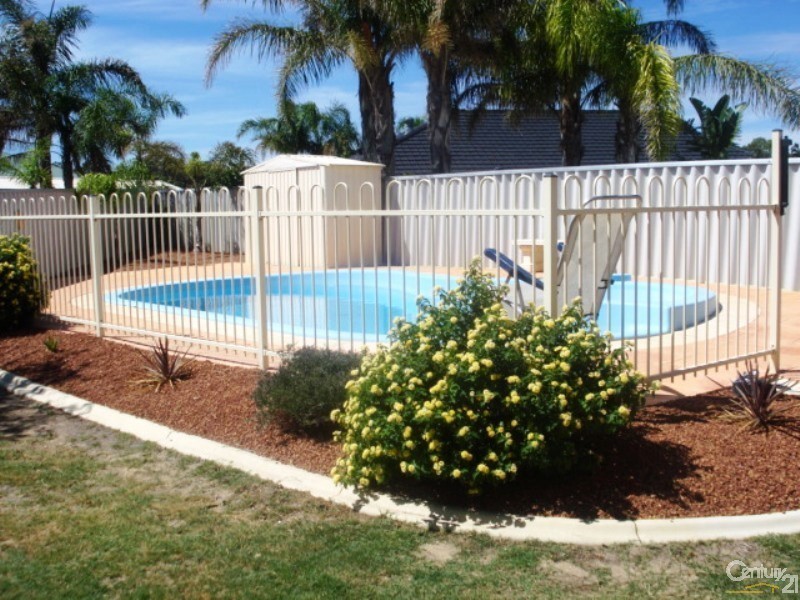 7 Poivre Place, San Remo WA 6210