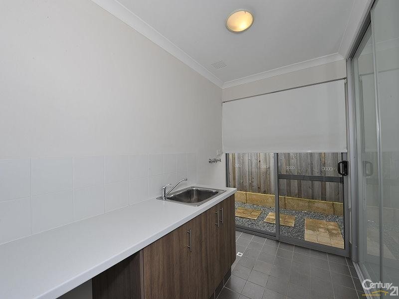 33 Marsdenia Road, Halls Head WA 6210