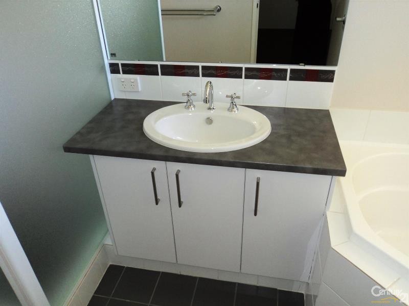 36 Santalum Circus, Halls Head WA 6210