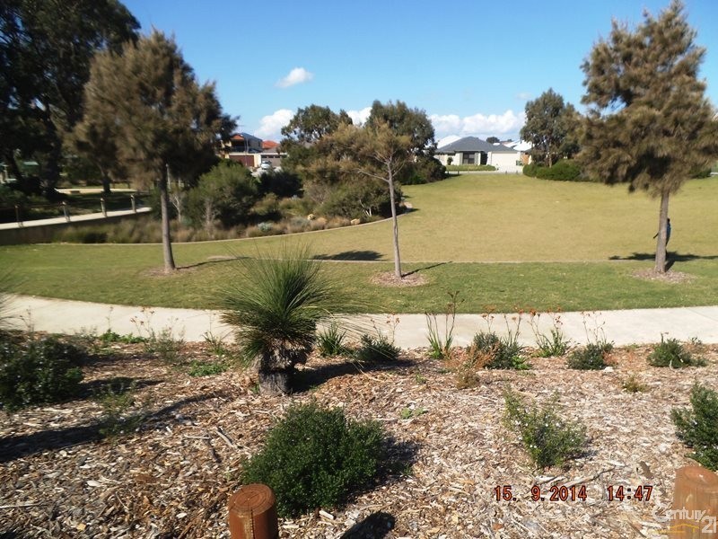 36 Santalum Circus, Halls Head WA 6210