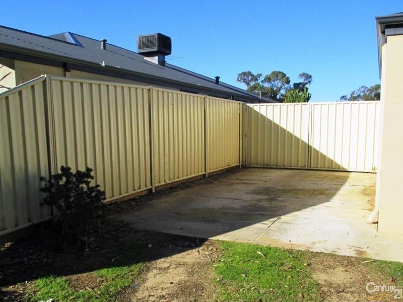 3 Adela Bend, Lakelands WA 6180