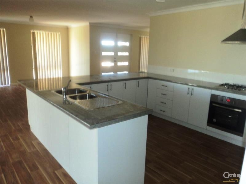 40 Cawana Parkway, Lakelands WA 6180