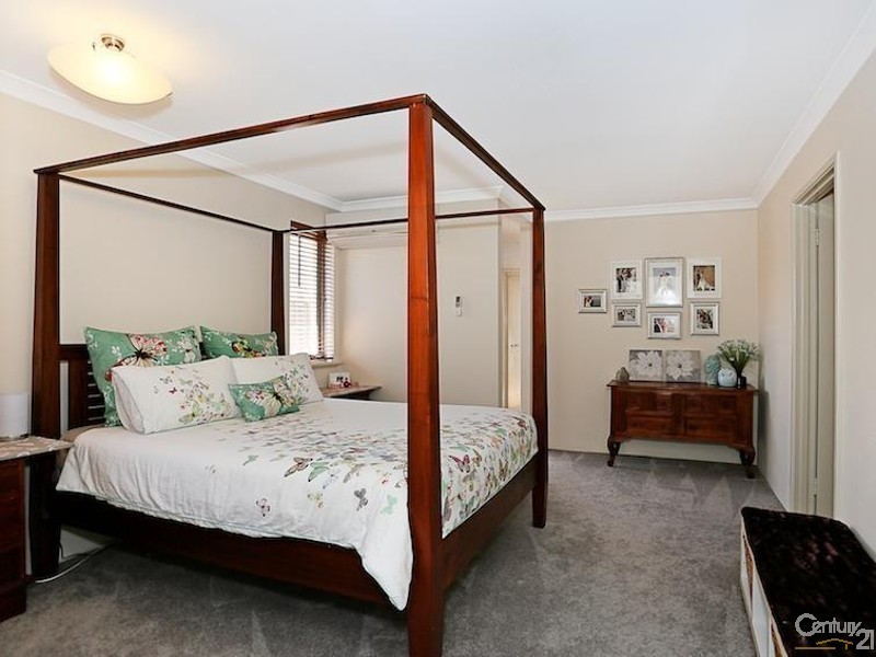 287 Peelwood Parade, Halls Head WA 6210