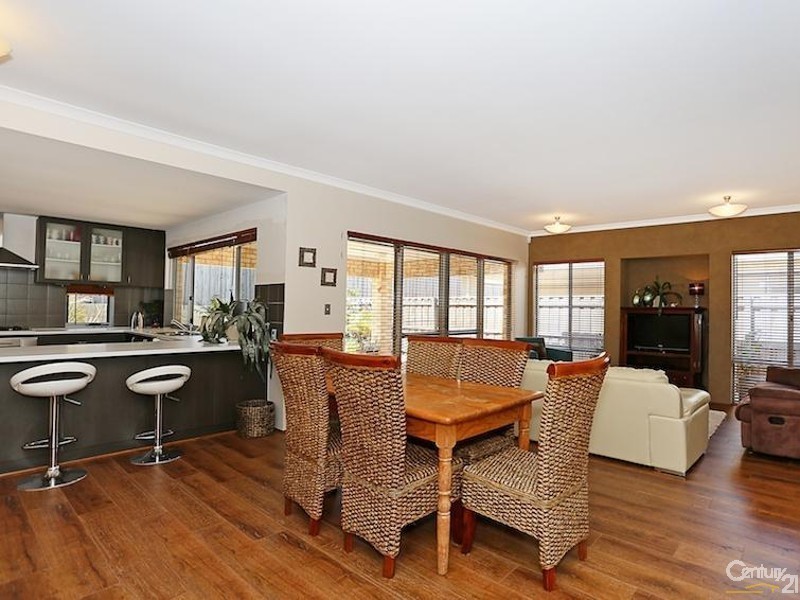 287 Peelwood Parade, Halls Head WA 6210