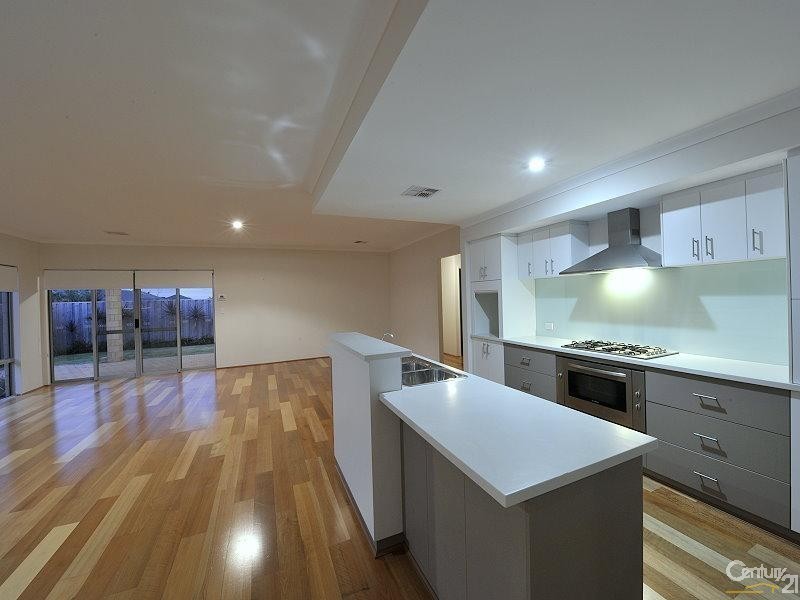 33 Marsdenia Road, Halls Head WA 6210