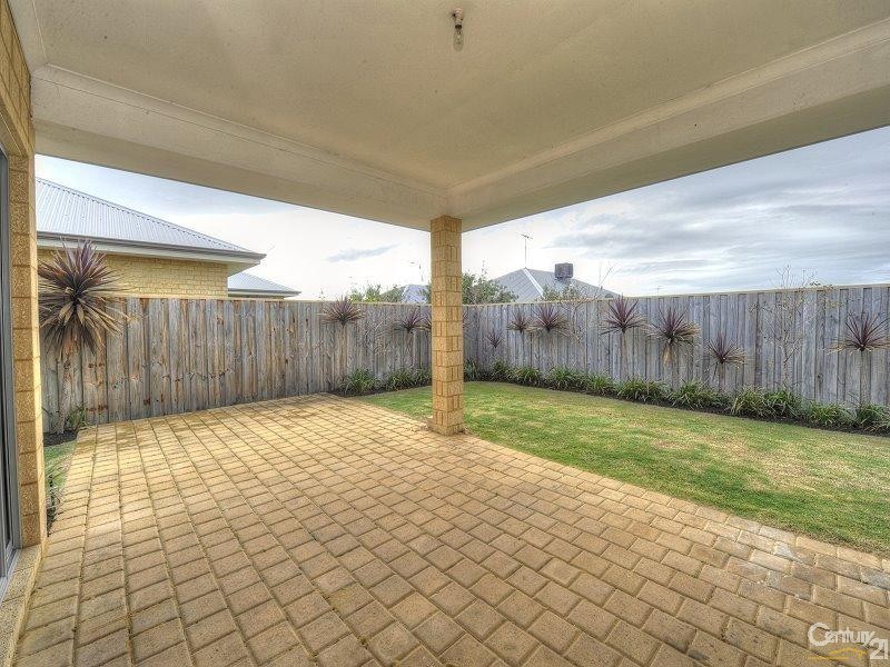 33 Marsdenia Road, Halls Head WA 6210