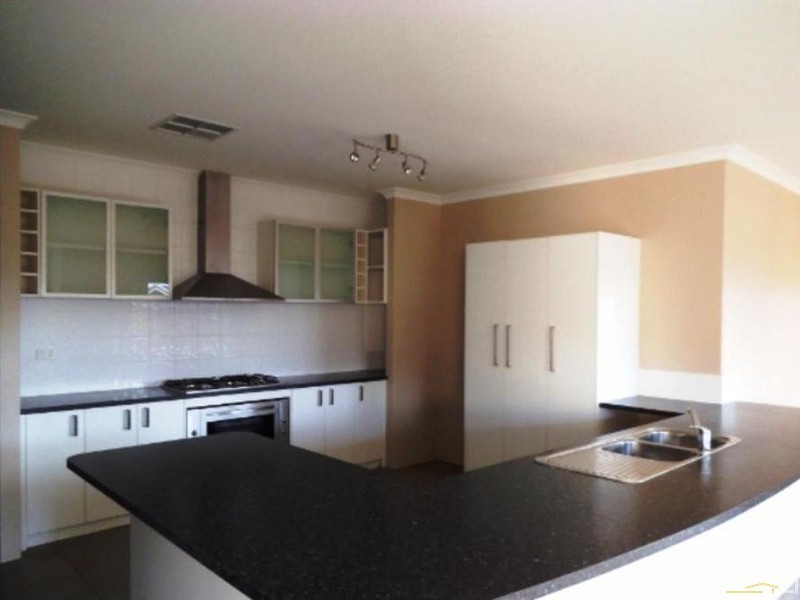 5 Pictum Way, Halls Head WA 6210