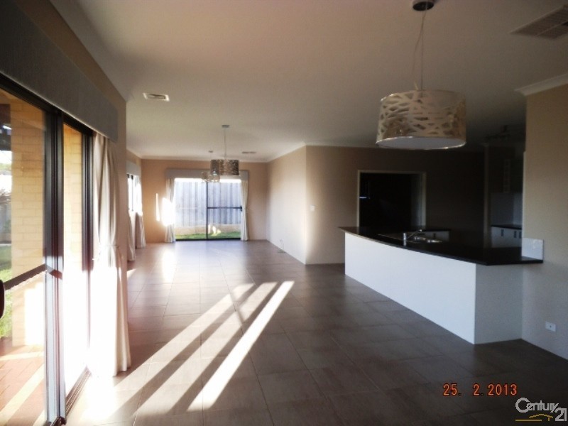 5 Pictum Way, Halls Head WA 6210