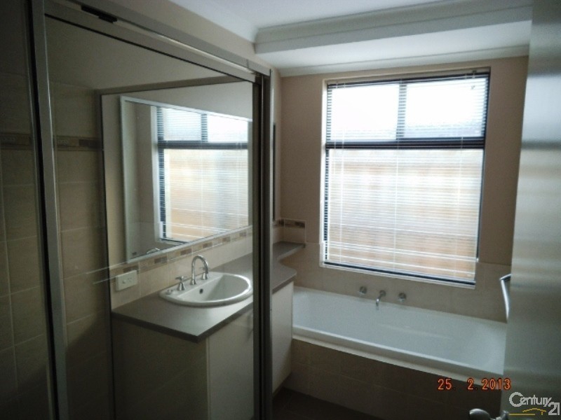 5 Pictum Way, Halls Head WA 6210