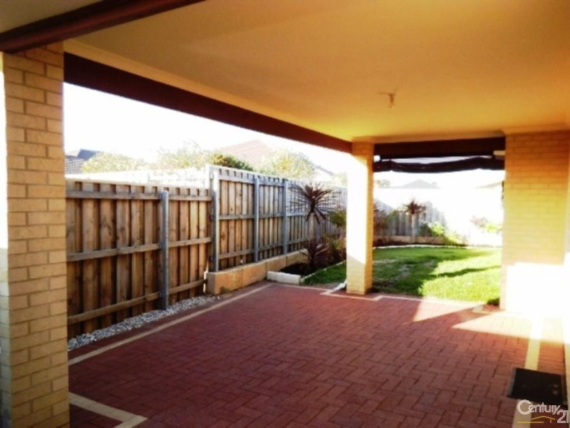 5 Pictum Way, Halls Head WA 6210
