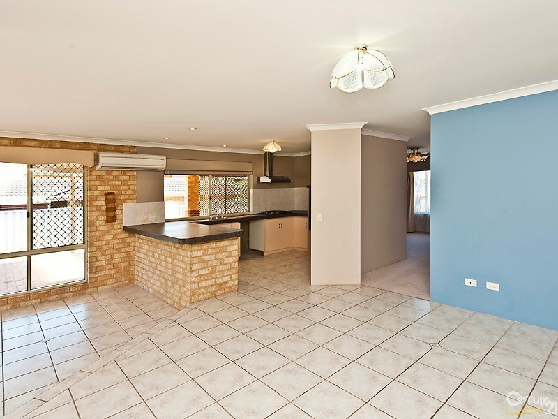 3 Wintersweet Place, Halls Head WA 6210