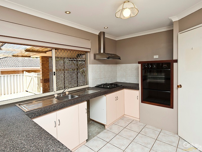 3 Wintersweet Place, Halls Head WA 6210