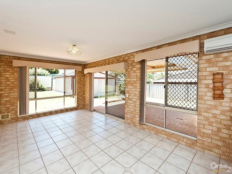 3 Wintersweet Place, Halls Head WA 6210