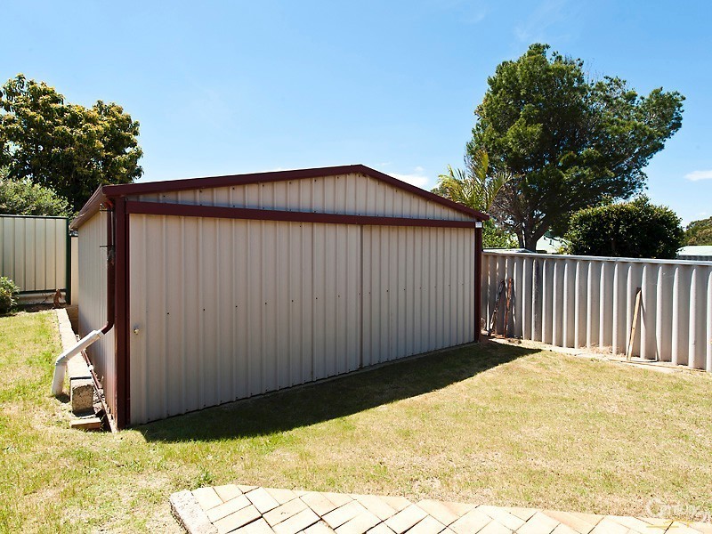 3 Wintersweet Place, Halls Head WA 6210