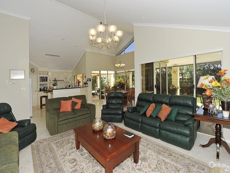 8 Maggie Way, Coodanup WA 6210