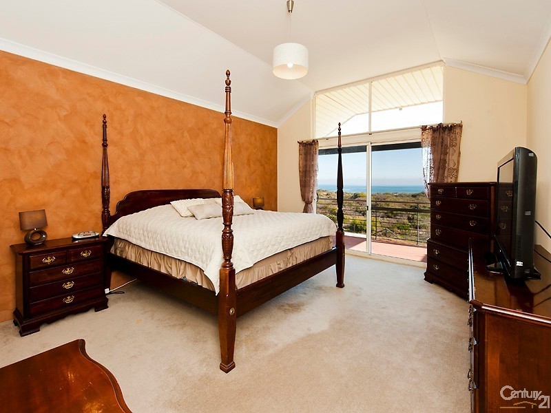 11 Abeona Parade, Madora Bay WA 6210