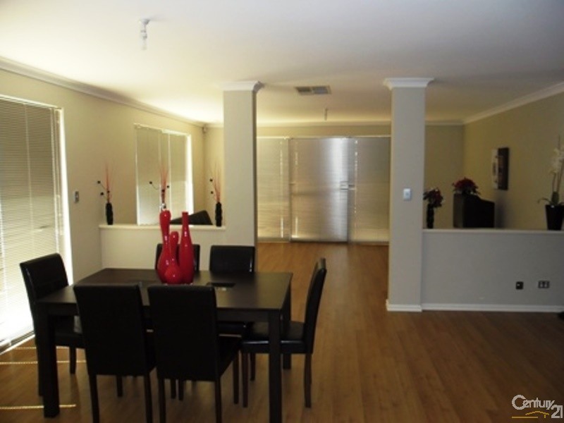 195 Peelwood Parade, Halls Head WA 6210
