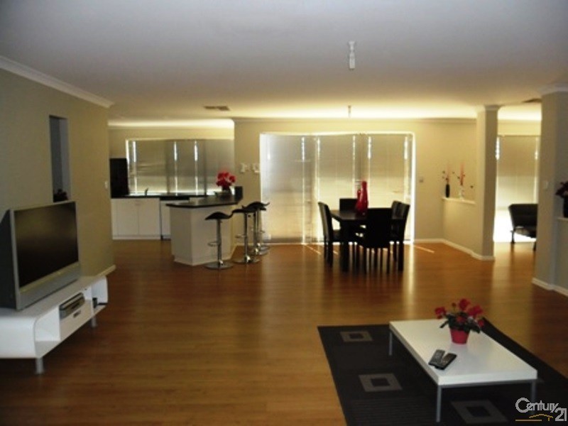 195 Peelwood Parade, Halls Head WA 6210