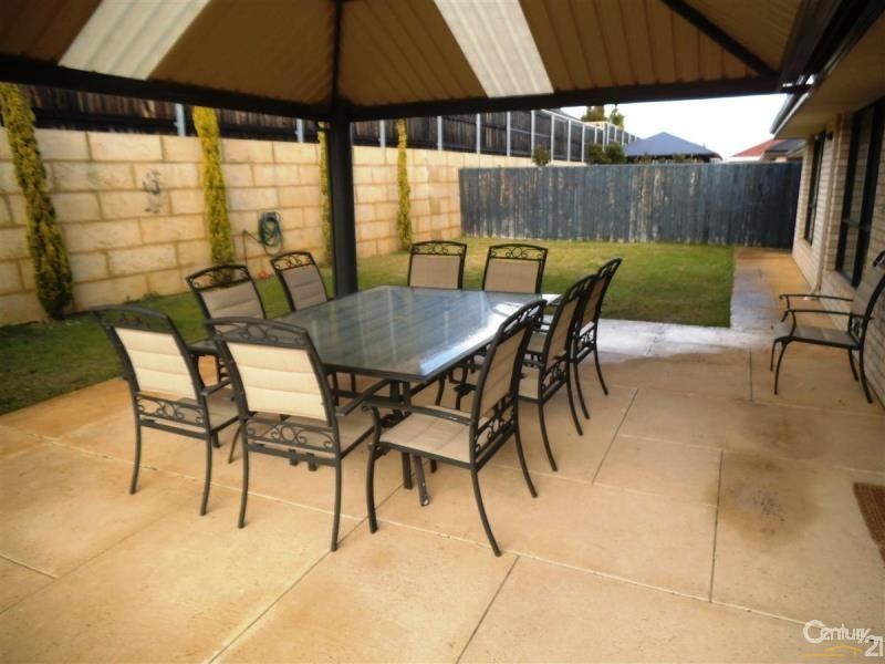 195 Peelwood Parade, Halls Head WA 6210