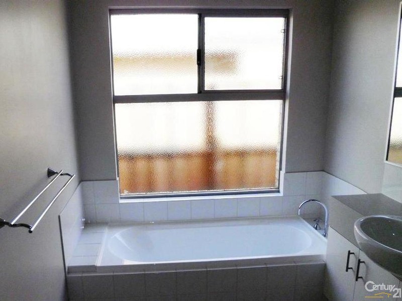 24 Carissa Turn, Halls Head WA 6210