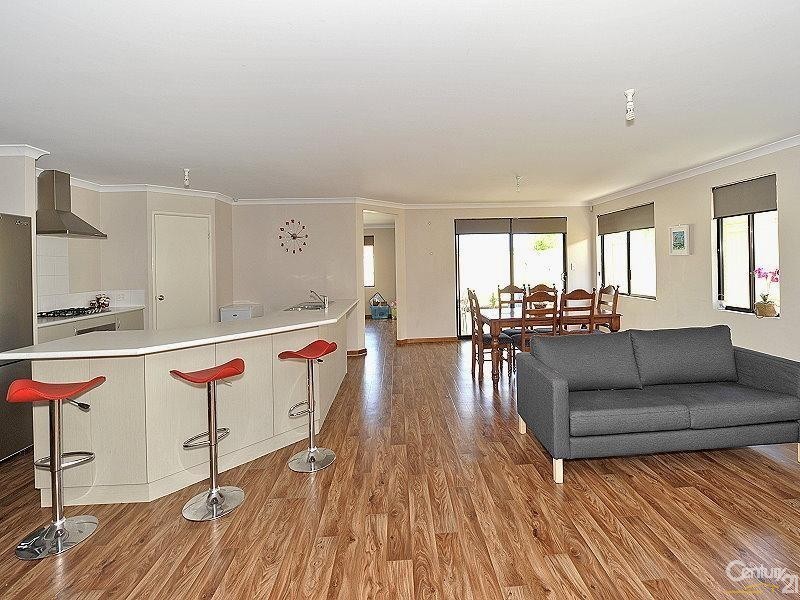 12 Nuchea Vista, Lakelands WA 6180