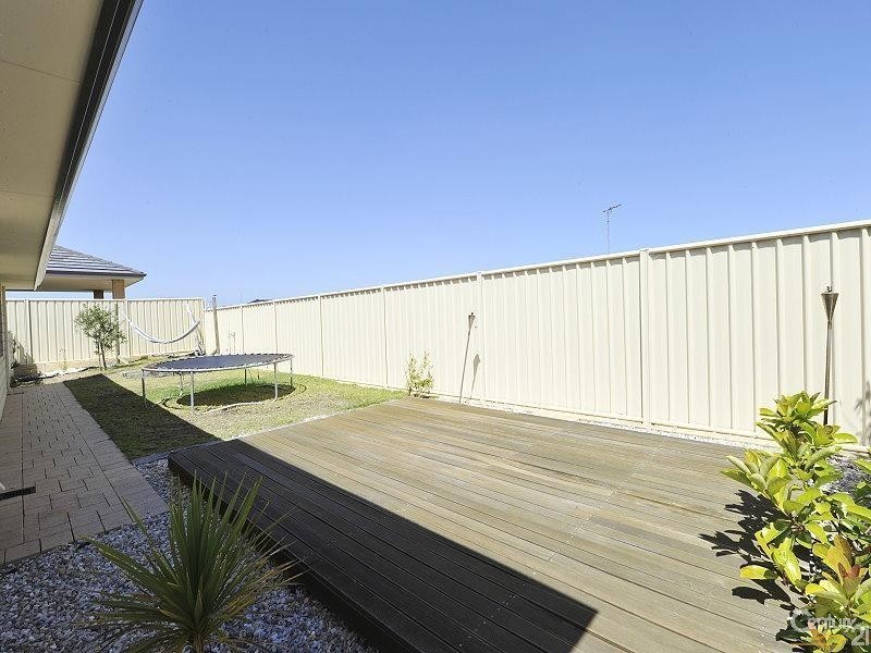 12 Nuchea Vista, Lakelands WA 6180