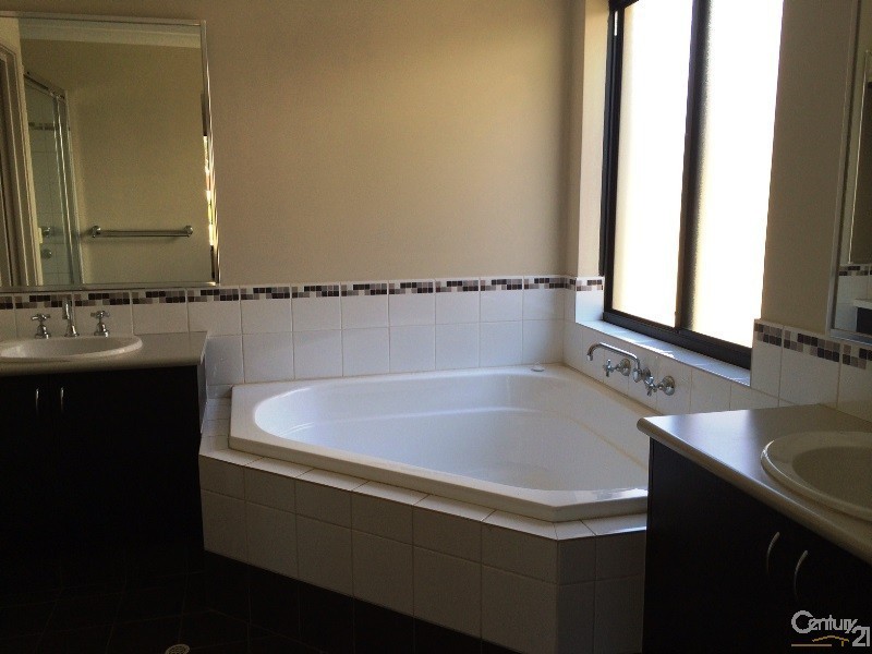 3 Adela Bend, Lakelands WA 6180