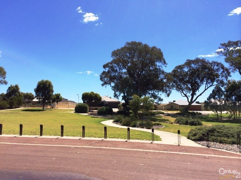 3 Adela Bend, Lakelands WA 6180