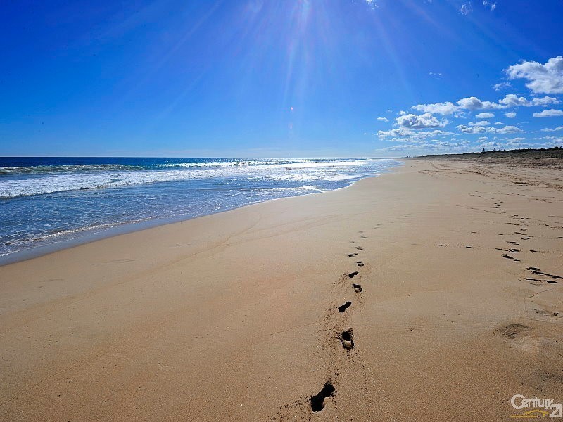 15 Parmelia Way, Madora Bay WA 6210