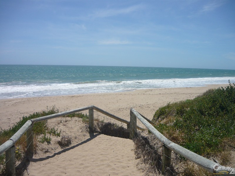 15 Parmelia Way, Madora Bay WA 6210