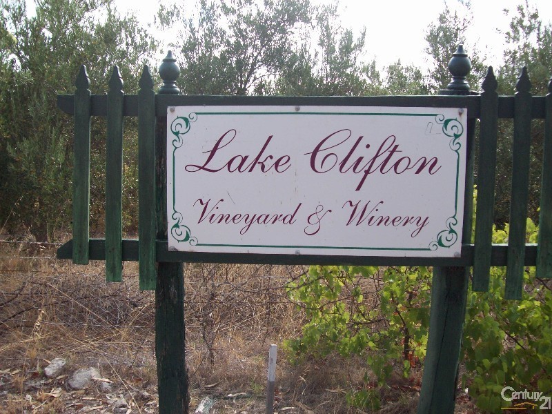 286 Newnham Road, Lake Clifton WA 6215