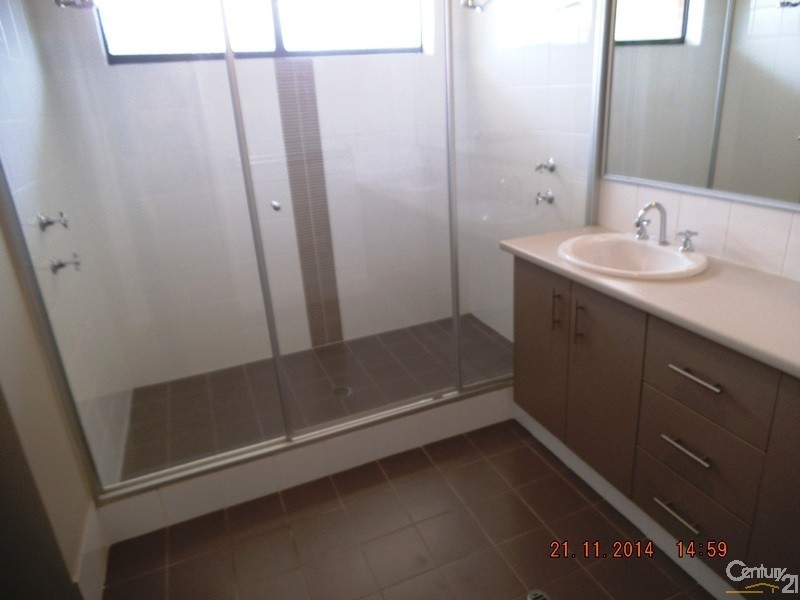 5 Karri Karri Pass, Lakelands WA 6180