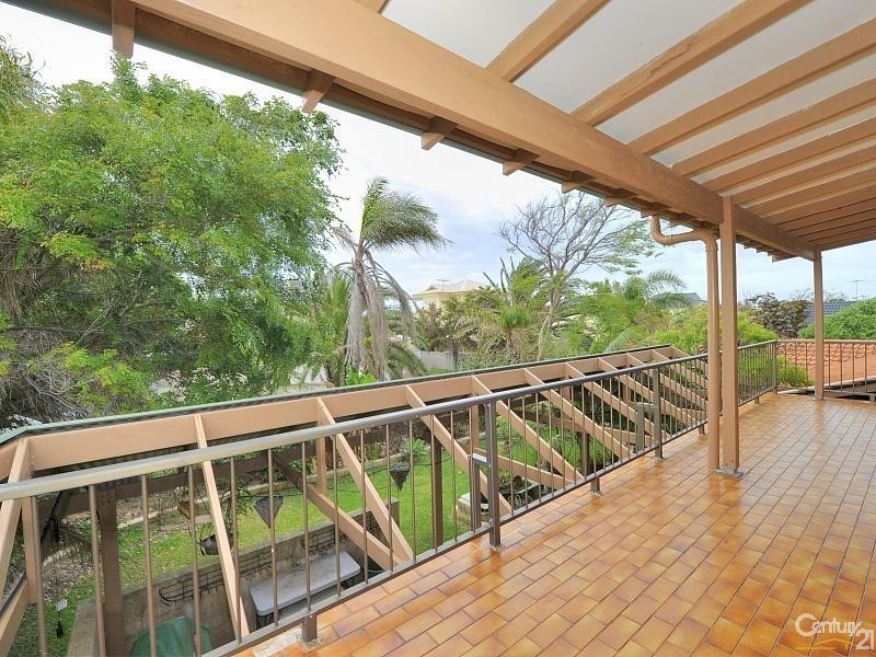 23 Admiralty Crescent, Halls Head WA 6210