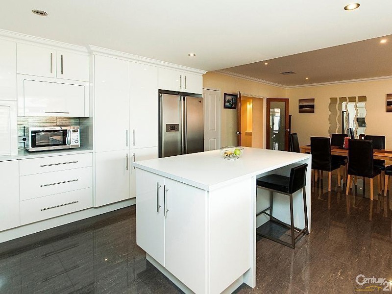 12 Bamburgh Turn, Meadow Springs WA 6210